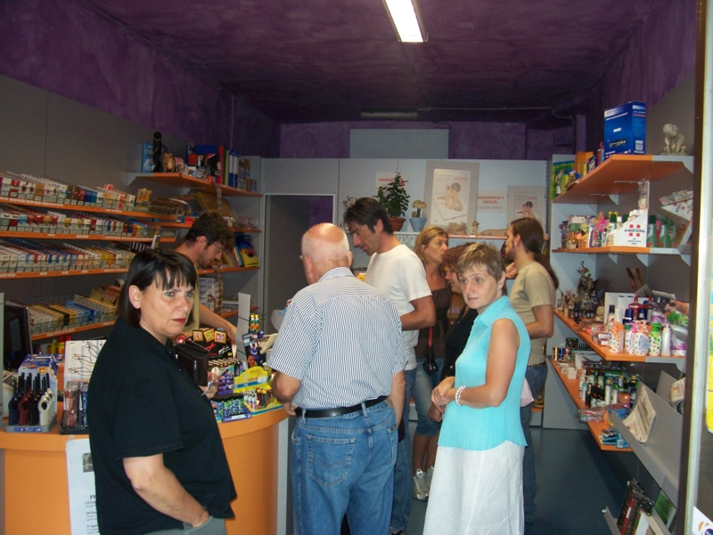  Image name: Persone066.jpg 
 width: 800 pixel 
 height: 601 pixel 
 Size: 396452 bytes 
 Click to enlarge 